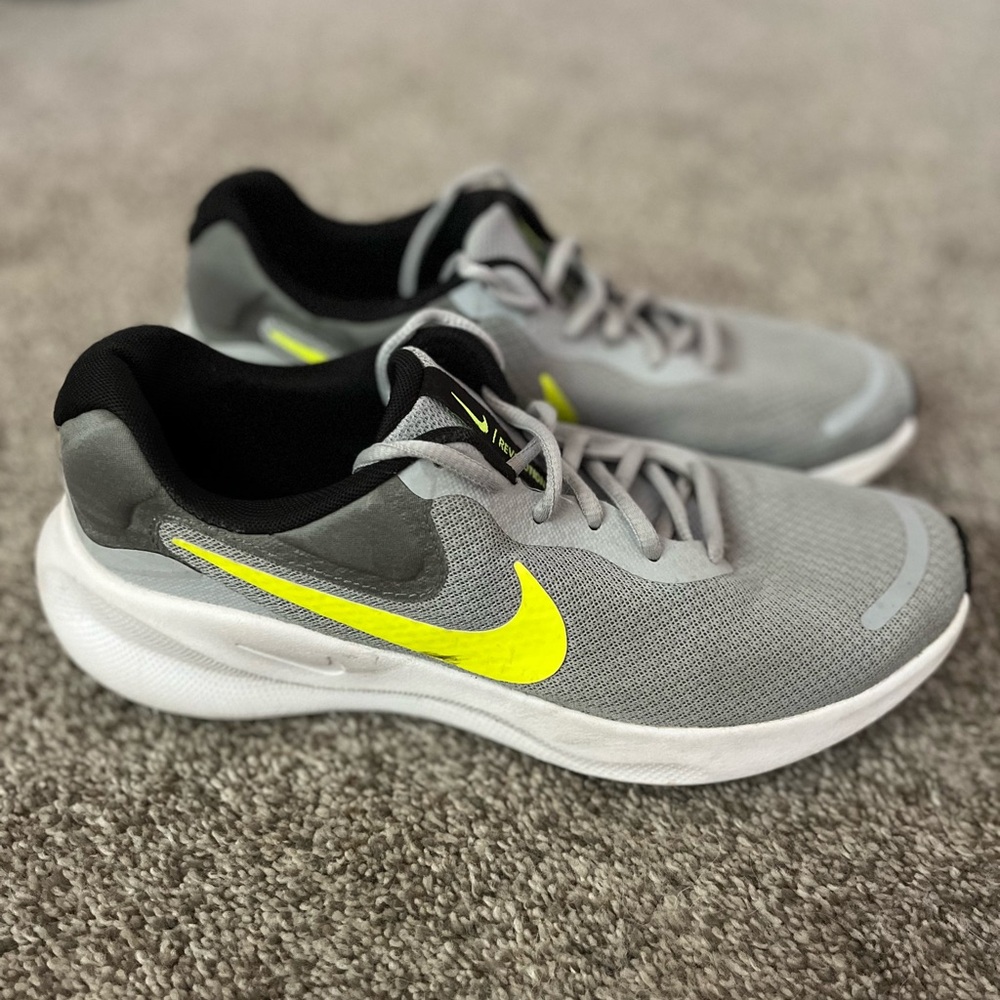 Men's Nike Revolution running shoes size 8.5